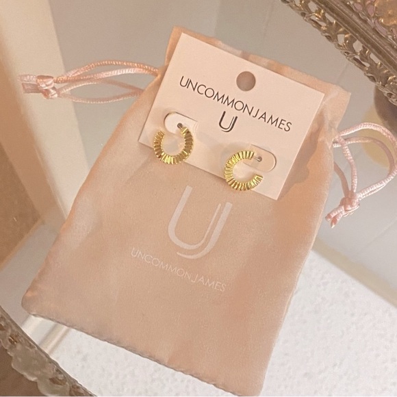 Uncommon James Gold Small Hoops! - Picture 1 of 2